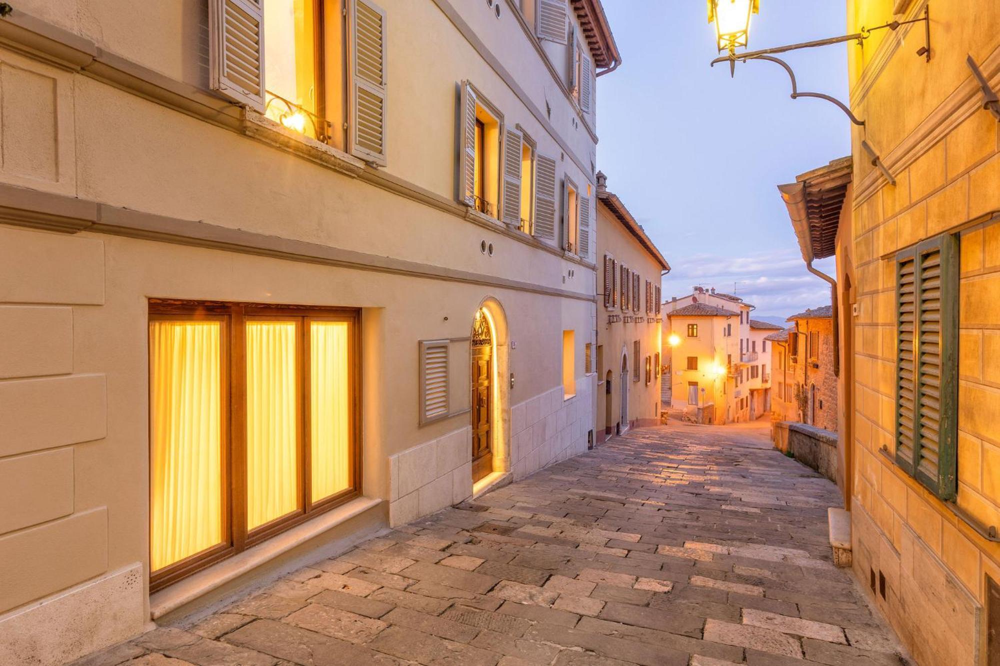 Palazzo Falcinelli Luxury Room In Montepulciano Center With Air Conditioning And Elevator المظهر الخارجي الصورة